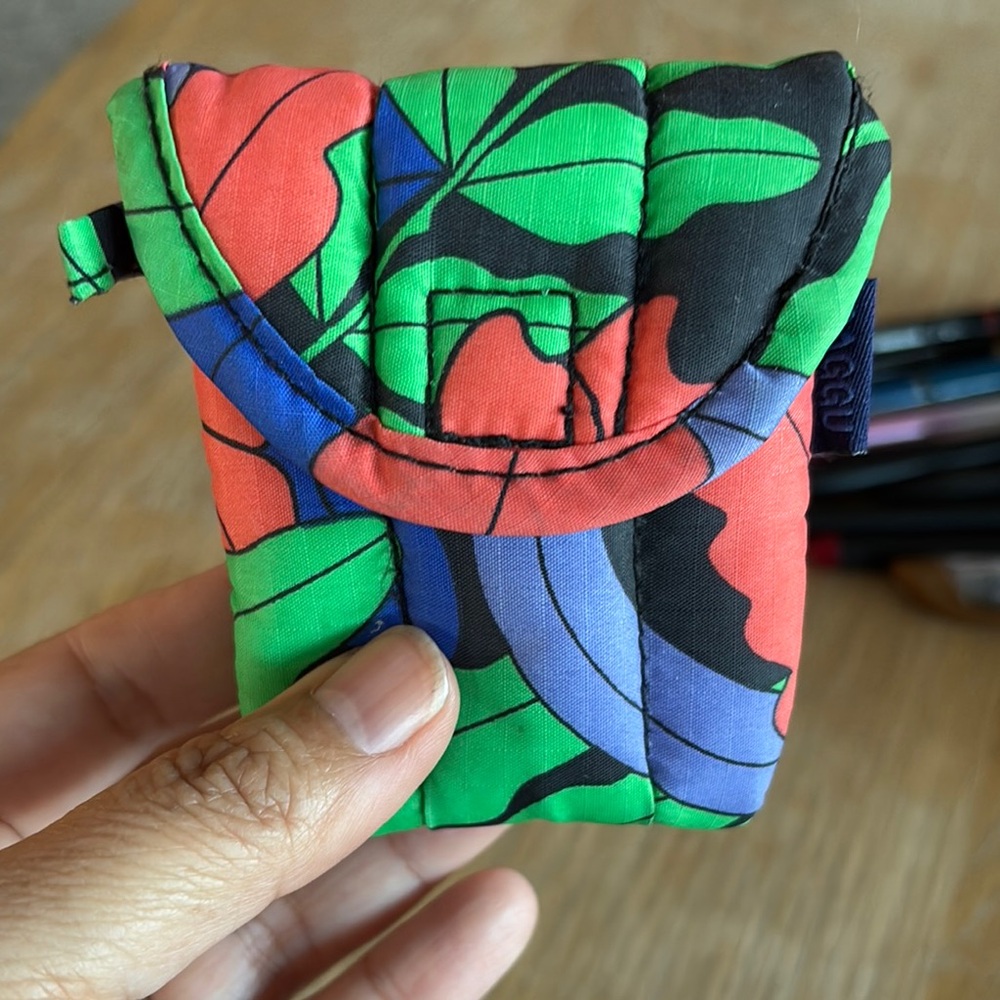Puffy Baggu AirPods pouch